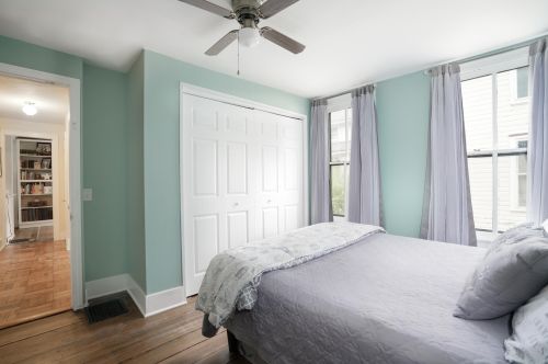 832 Elmwood St, Kalamazoo MI 49007-3236 exterior