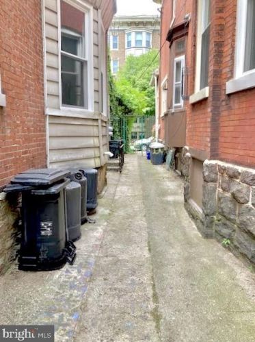 415 44th St, Philadelphia PA 19104-3901 exterior