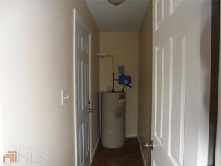 910 Old Rocky Rd, Atlanta GA  30349-8476 exterior