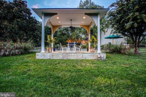 13606 Mt Prospect Dr, Rockville MD 20850-3510 exterior