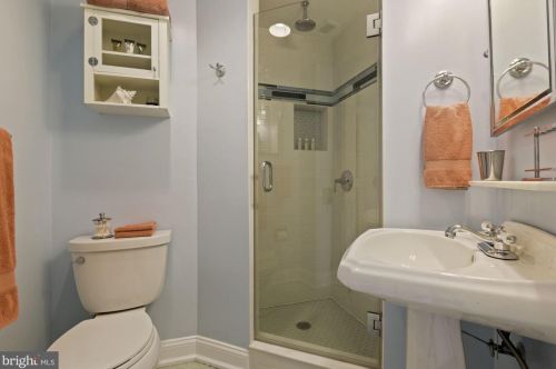 212 E St, Washington DC  20002-4923 exterior