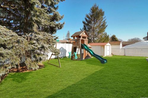 1526 10 St, Babylon NY 11704-3836 exterior