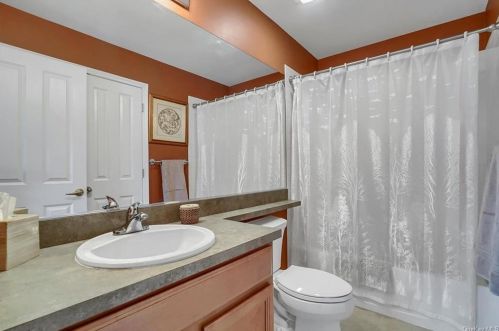 1 Putters Way, Middletown NY 10940-2677 exterior