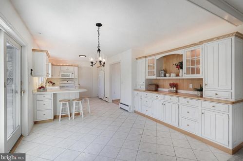 869 Fairview Dr, Hanover PA 17331-9747 exterior