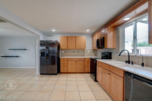 11041 18 Dr, Phoenix AZ 85007-2433 exterior