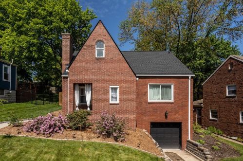 1020 Avacoll Dr, Pittsburgh, PA 15220-3230