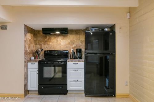 6882 Casas Adobes Dr, Tucson AZ 85704-6126 exterior