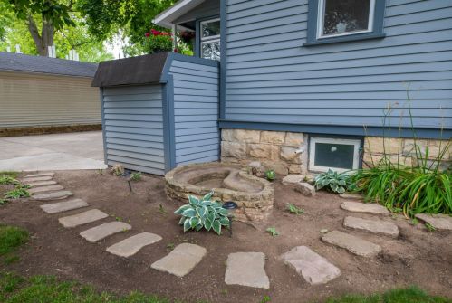 1157 Glenview Ave, Milwaukee WI 53213-3047 exterior