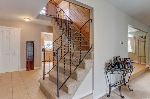 1281 America Ave, Babylon NY 11704-4037 exterior