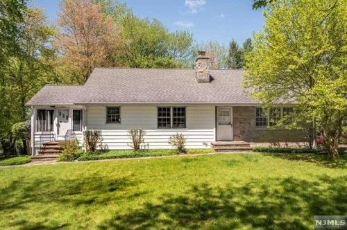 57 County Rd, Demarest, NJ 07627-2503