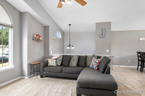 553 Sunmeadow Dr, Grand Rapids MI 49508-7712 exterior