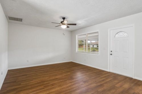 1702 Hampshire Ln, Fort Pierce FL 34953-2046 exterior