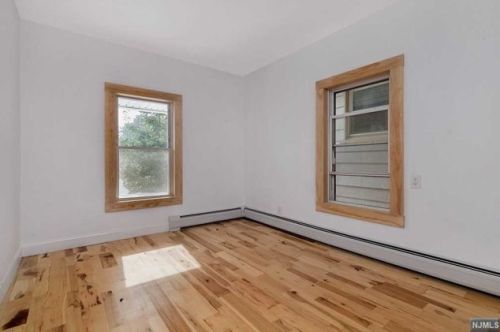 22 Valley Pl, Edgewater NJ  07020-1312 exterior