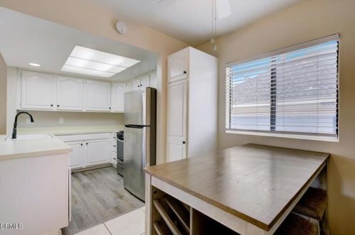 553 E St, Oxnard CA 93030-6983 exterior