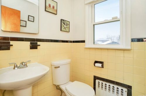 1526 10 St, Babylon NY 11704-3836 exterior