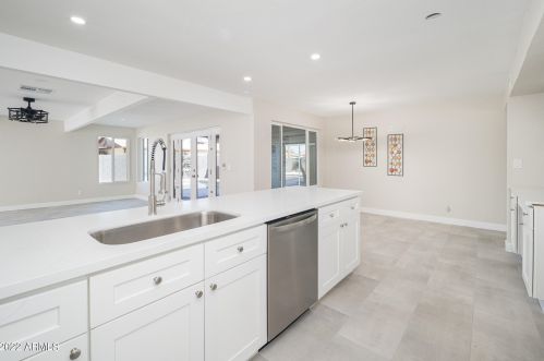 3824 Carol Ave, Phoenix AZ 85021-2091 exterior