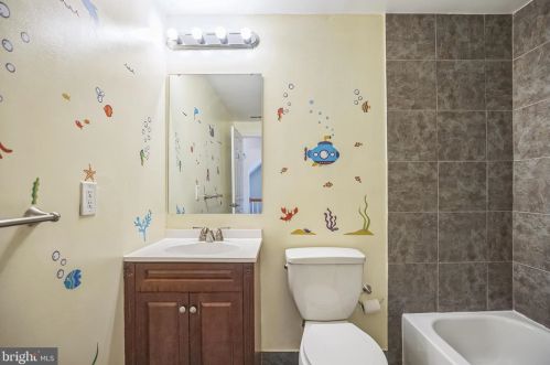 1011 Dorrance St, Philadelphia PA 19146-2650 exterior