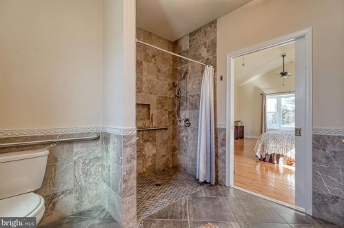 100 Acadia Dr, Riverton NJ 08077-3136 exterior