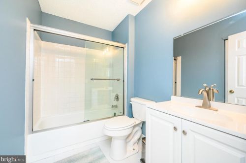 2 Drewes Ct, Trenton NJ 08648-2627 exterior