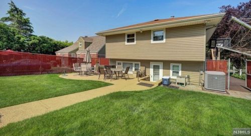 205 Larch Ave, Teaneck NJ 07666-2341 exterior