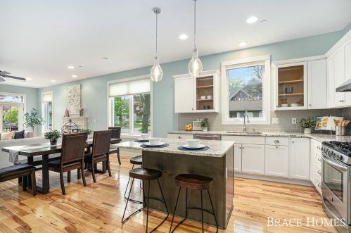 548 Fairview Ave, Grand Rapids MI 49503-1518 exterior