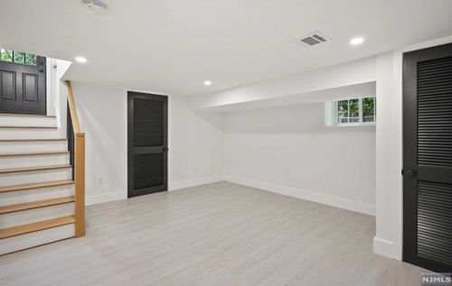 586 Palisade Ave, Teaneck NJ 07666-3145 exterior