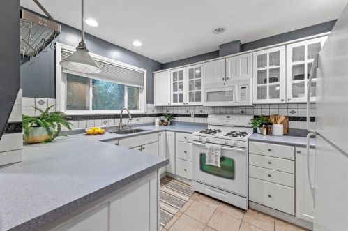 7384 Sharp Ave, Saint Louis MO 63116-3040 exterior