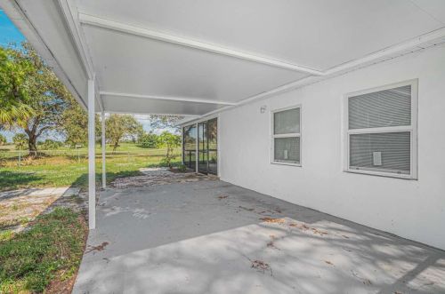 208 Southern Ave, Fort Pierce FL  34950-5433 exterior