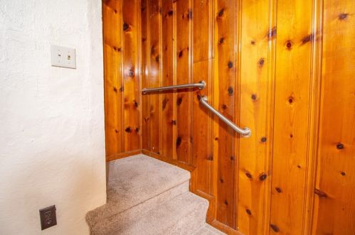 2123 Lloyd Ave, Pittsburgh PA 15218-1734 exterior