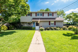 4 Stevens Pl, Hazlet, NJ 07730-1205