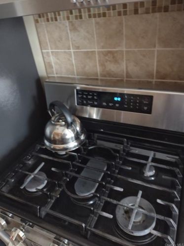 3359 Corsa Ave, Bronx NY 10469-2800 exterior