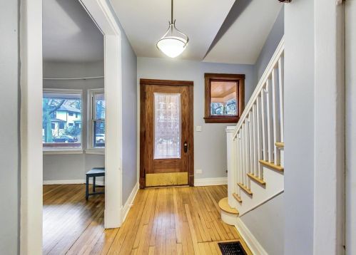 1832 Estes Ave, Chicago IL 60645-2904 exterior