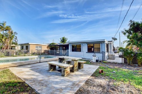 113 Atlantic Dr, Boynton Beach FL 33435-1612 exterior