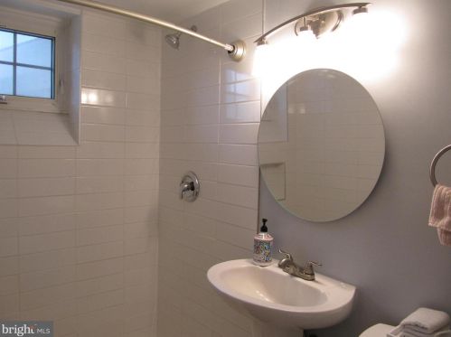 1807 Youngblood St, Mc Lean VA  22101-5244 exterior