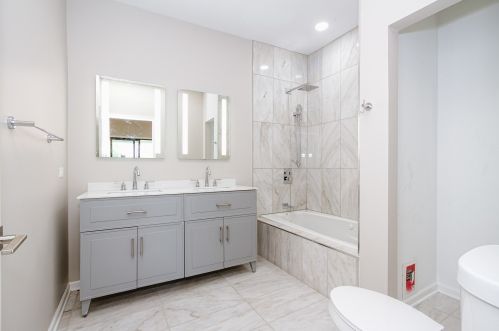 1516 69 Pl, Chicago IL 60637-4810 exterior