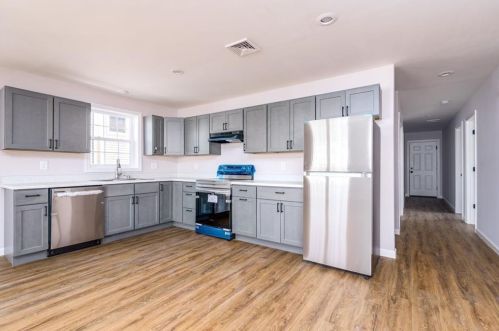 84 Glenham St, Providence RI 02907-1247 exterior