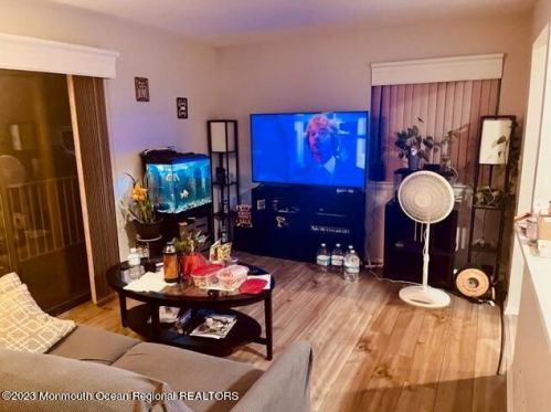 4401 Birchwood Ct, New Brunswick NJ 08902-3919 exterior