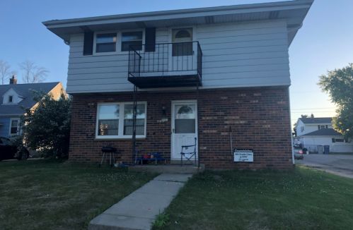 5835 13th St, Milwaukee, WI 53221-4406