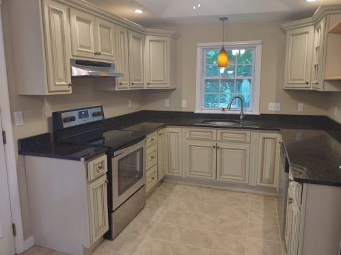 8 Meadow Ln, Worcester, MA 01602-1604