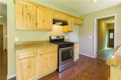 1502 White Rd, Springdale, AR 72762-2065