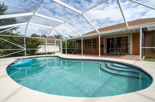 1326 Janette Ave, Fort Pierce FL 34953-1220 exterior