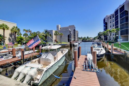 18 Royal Palm Way, Boca Raton FL 33432-8755 exterior