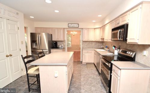 1 Bradford Dr, Southampton NJ  08088-8678 exterior