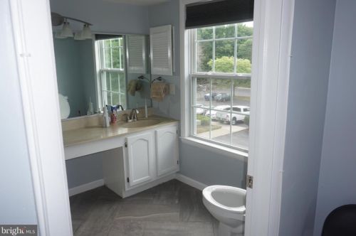 112 Biscayne Ct, Princeton NJ 08540-7806 exterior