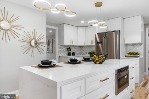 8916 Copenhaver Dr, Rockville MD  20854-3009 exterior