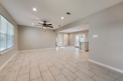 2109 Ridgewood St, Irving TX  75062-4203 exterior