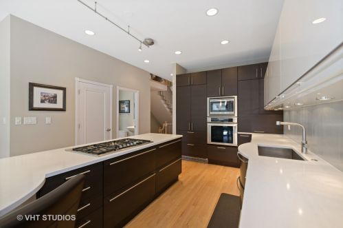 2647 Marshfield Ave, Chicago IL 60614-1001 exterior