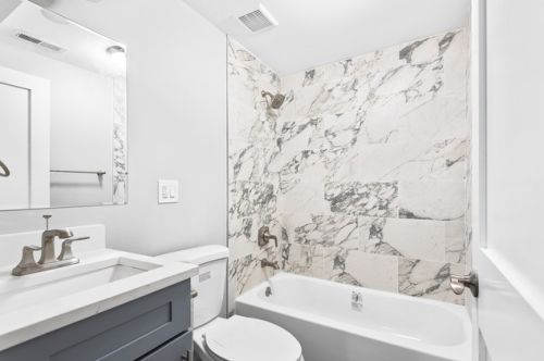 2419 Carmen Ave, Chicago IL  60625-2605 exterior