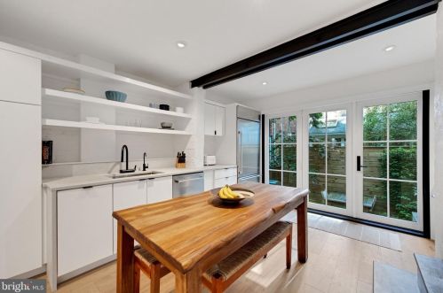 320 Iseminger St, Philadelphia PA  19107-5904 exterior