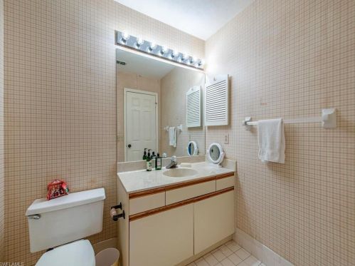 102 Courtside Dr, Naples FL 34105-7101 exterior